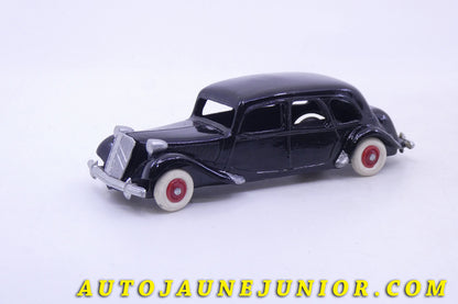 Le Norev Citroën 15cv Traction avant est en vente sur Auto Jaune Junior ! Découvrez nos collections de diecast Dinky-Toys, Corgi, Corgi-Toys, Solido, Norev… AutoJaune Junior ; Retrouvez AutoJauneJunior au magasin AutoJaune Paris, ouvert en 1984 par Vincent Espinasse. 
