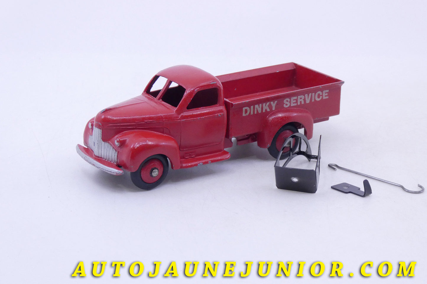 Le Dinky Toys Studebaker Camion dépanneuse "Dinky Service" est en vente sur Auto Jaune Junior ! Découvrez nos collections de diecast Dinky-Toys, Corgi, Corgi-Toys, Solido, Norev… Retrouvez AutoJauneJunior au magasin AutoJaune Paris, ouvert en 1984 par Vincent Espinasse. 