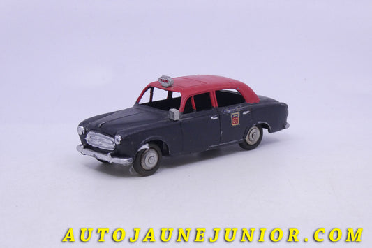 Le Dinky Toys Peugeot 403 Taxi G7 est en vente sur Auto Jaune Junior ! Découvrez nos collections de diecast Dinky-Toys, Corgi, Corgi-Toys, Solido, Norev… AutoJaune Junior ; Retrouvez AutoJauneJunior au magasin AutoJaune Paris, ouvert en 1984 par Vincent Espinasse. 