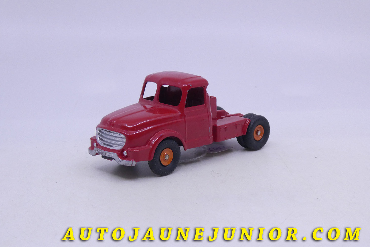 Le Dinky Toys Willeme Tracteur type 4 est en vente sur Auto Jaune Junior ! Découvrez nos collections de diecast Dinky-Toys, Corgi, Corgi-Toys, Solido, Norev… AutoJaune Junior ; Retrouvez AutoJauneJunior au magasin AutoJaune Paris, ouvert en 1984 par Vincent Espinasse. 