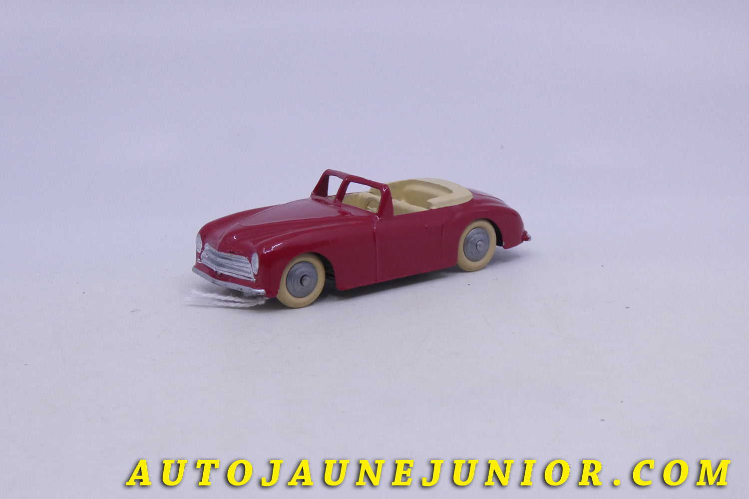 Le Dinky Toys Simca 8 Sport Type 1 est en vente sur Auto Jaune Junior ! Découvrez nos collections de diecast Dinky-Toys, Corgi, Corgi-Toys, Solido, Norev… AutoJaune Junior ; Retrouvez AutoJauneJunior au magasin AutoJaune Paris, ouvert en 1984 par Vincent Espinasse. 