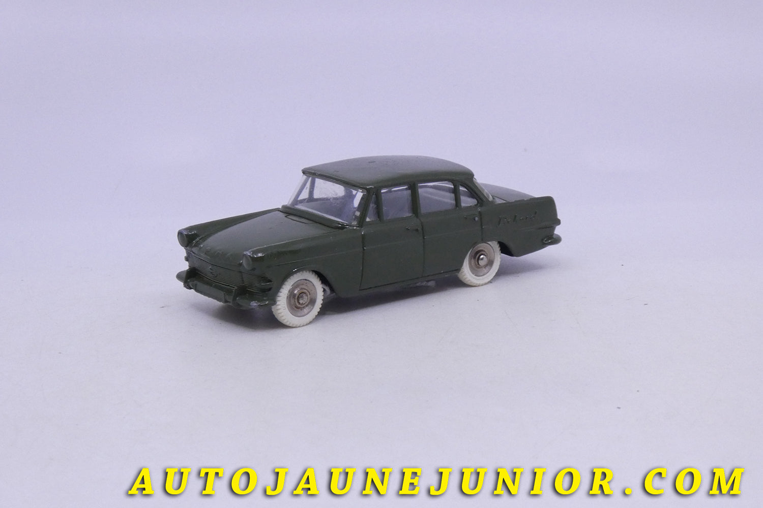 Le Dinky Toys Opel Rekord est en vente sur Auto Jaune Junior ! Découvrez nos collections de diecast Dinky-Toys, Corgi, Corgi-Toys, Solido, Norev… AutoJaune Junior ; Retrouvez AutoJauneJunior au magasin AutoJaune Paris, ouvert en 1984 par Vincent Espinasse. 