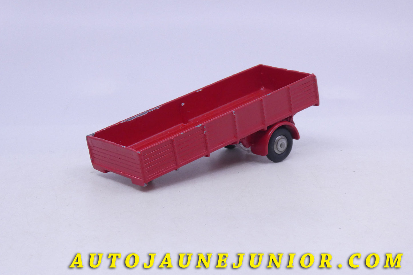 Le Dinky Toys Remorque Remorque Ridelles est en vente sur Auto Jaune Junior ! Découvrez nos collections de diecast Dinky-Toys, Corgi, Corgi-Toys, Solido, Norev… AutoJaune Junior ; Retrouvez AutoJauneJunior au magasin AutoJaune Paris, ouvert en 1984 par Vincent Espinasse. 