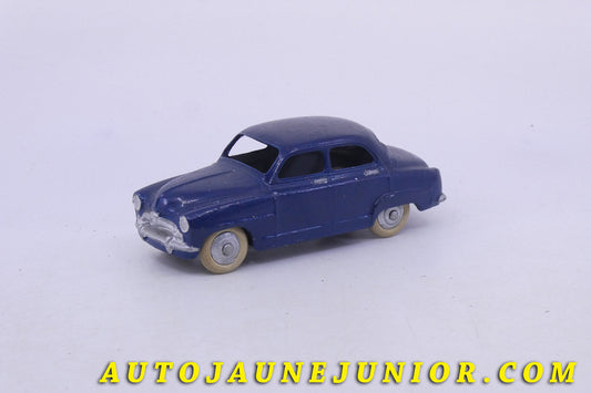 Le Dinky Toys Simca Aronde 9 est en vente sur Auto Jaune Junior ! Découvrez nos collections de diecast Dinky-Toys, Corgi, Corgi-Toys, Solido, Norev… AutoJaune Junior ; Retrouvez AutoJauneJunior au magasin AutoJaune Paris, ouvert en 1984 par Vincent Espinasse. 