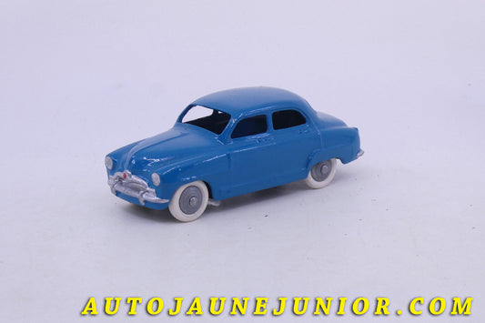 Le Dinky Toys Simca Aronde 9 est en vente sur Auto Jaune Junior ! Découvrez nos collections de diecast Dinky-Toys, Corgi, Corgi-Toys, Solido, Norev… AutoJaune Junior ; Retrouvez AutoJauneJunior au magasin AutoJaune Paris, ouvert en 1984 par Vincent Espinasse. 