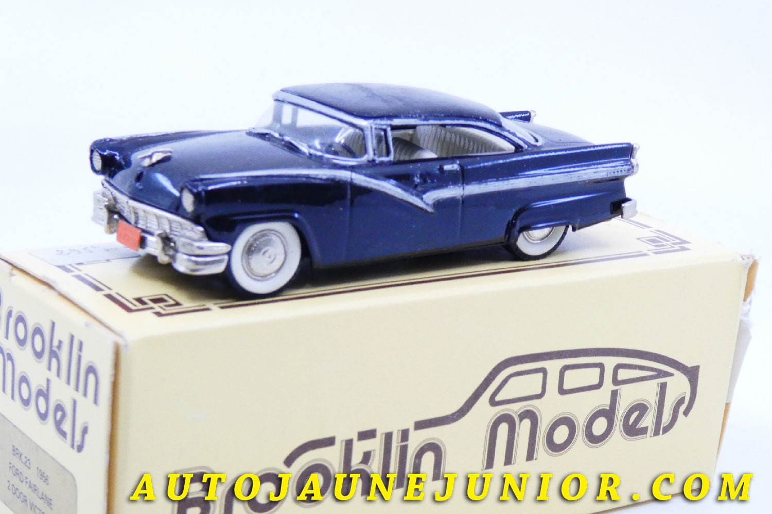 Le #2414 - Brooklin - Ford - Fairline -1956 - 2 Door Victoria est en vente sur Auto Jaune Junior ! Découvrez nos collections de diecast Dinky-Toys, Corgi, Corgi-Toys, Solido, Norev… Découvrez notre magasin physique , AutoJaune Paris, ouvert en 1984 par Vincent Espinasse. 41 rue Cavendish, 75019 Paris. Tel : 01 42 40 61 23. Ouvert les mardi et vendredi de 13h à 19h. 