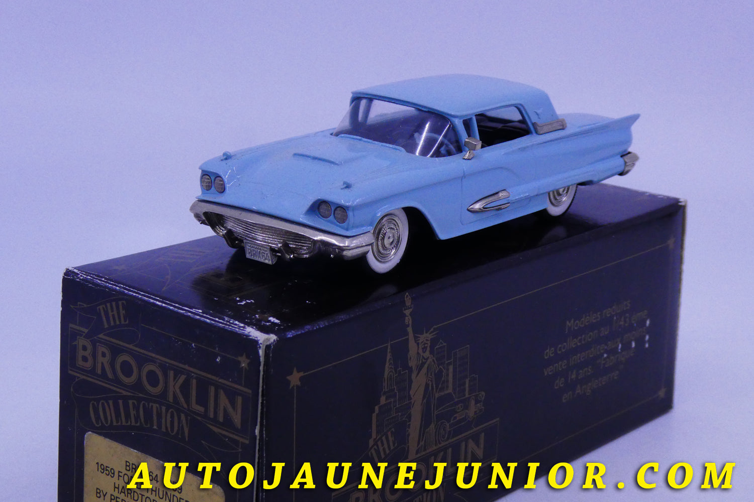 Le #2418 - Brooklin - Ford - Thunderbird 1959 Hard Top Coupé est en vente sur Auto Jaune Junior ! Découvrez nos collections de diecast Dinky-Toys, Corgi, Corgi-Toys, Solido, Norev… Découvrez notre magasin physique , AutoJaune Paris, ouvert en 1984 par Vincent Espinasse. 41 rue Cavendish, 75019 Paris. Tel : 01 42 40 61 23. Ouvert les mardi et vendredi de 13h à 19h. 