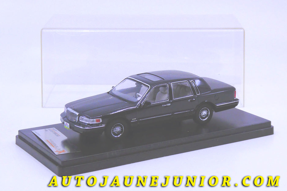 Le #2424 - Premium X - By IXO - Ford - Lincoln Town Car 1996 est en vente sur Auto Jaune Junior ! Découvrez nos collections de diecast Dinky-Toys, Corgi, Corgi-Toys, Solido, Norev… Découvrez notre magasin physique , AutoJaune Paris, ouvert en 1984 par Vincent Espinasse. 41 rue Cavendish, 75019 Paris. Tel : 01 42 40 61 23. Ouvert les mardi et vendredi de 13h à 19h. 