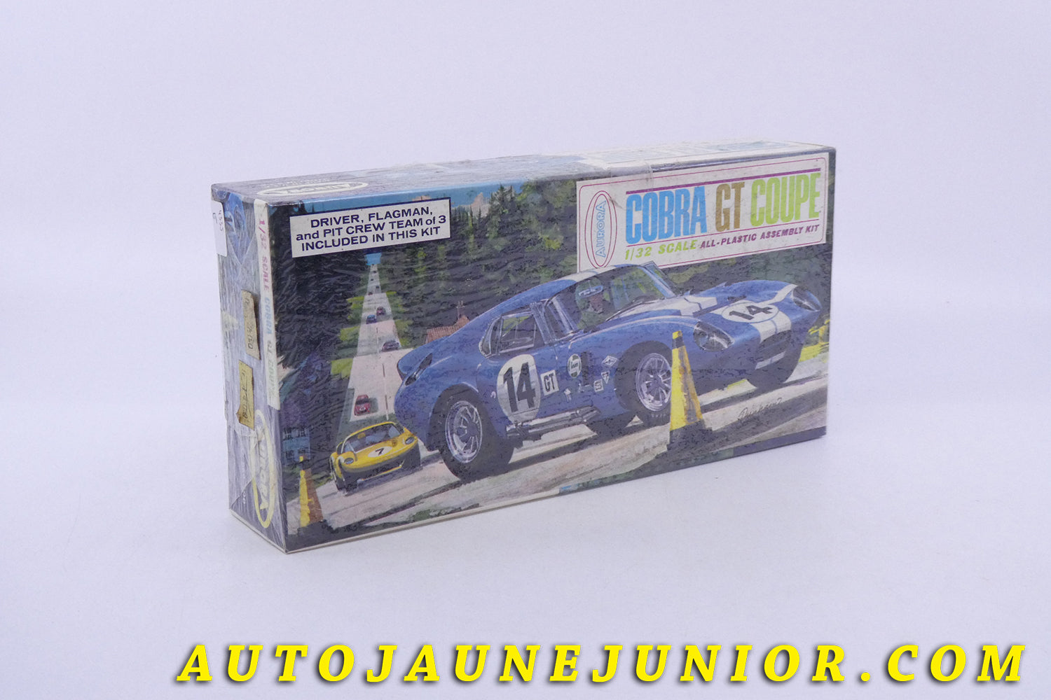 Le AURORA Cobra Shelby GT coupé est en vente sur Auto Jaune Junior ! Découvrez nos collections de diecast Dinky-Toys, Corgi, Corgi-Toys, Solido, Norev… AutoJaune Junior ; Retrouvez AutoJauneJunior au magasin AutoJaune Paris, ouvert en 1984 par Vincent Espinasse. 