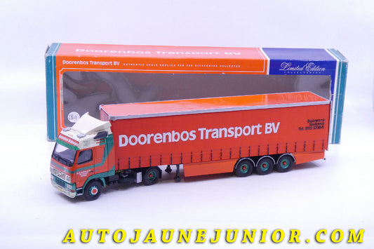 Le #2611 - Corgi Toys - Volvo - FH12 De Boer - Semi Remorque Fourgon bâché "Doorenbos Transport BV" est en vente sur Auto Jaune Junior ! Découvrez nos collections de diecast Dinky-Toys, Corgi, Corgi-Toys, Solido, Norev… Découvrez notre magasin physique , AutoJaune Paris, ouvert en 1984 par Vincent Espinasse. 41 rue Cavendish, 75019 Paris. Tel : 01 42 40 61 23. Ouvert les mardi et vendredi de 13h à 19h. 