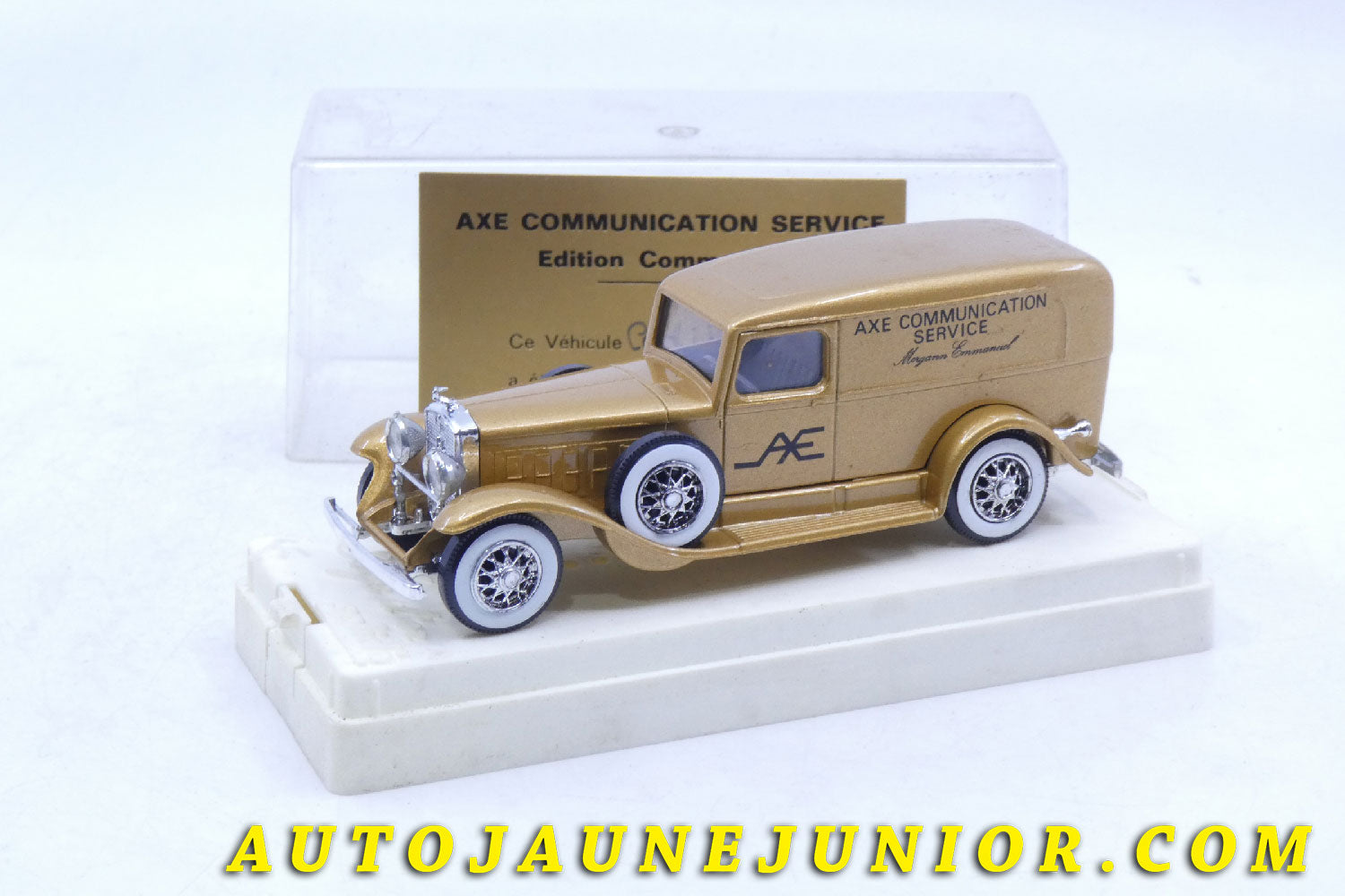 Le #2821 - Solido - Cadillac - V16 1931 édition spéciale pour "Axe communication". Édition limitée à 100 exemplaires. CODE 1 ! est en vente sur Auto Jaune Junior ! Découvrez nos collections de diecast Dinky-Toys, Corgi, Corgi-Toys, Solido, Norev… Découvrez notre magasin physique , AutoJaune Paris, ouvert en 1984 par Vincent Espinasse. 41 rue Cavendish, 75019 Paris. Tel : 01 42 40 61 23. Ouvert les mardi et vendredi de 13h à 19h. 