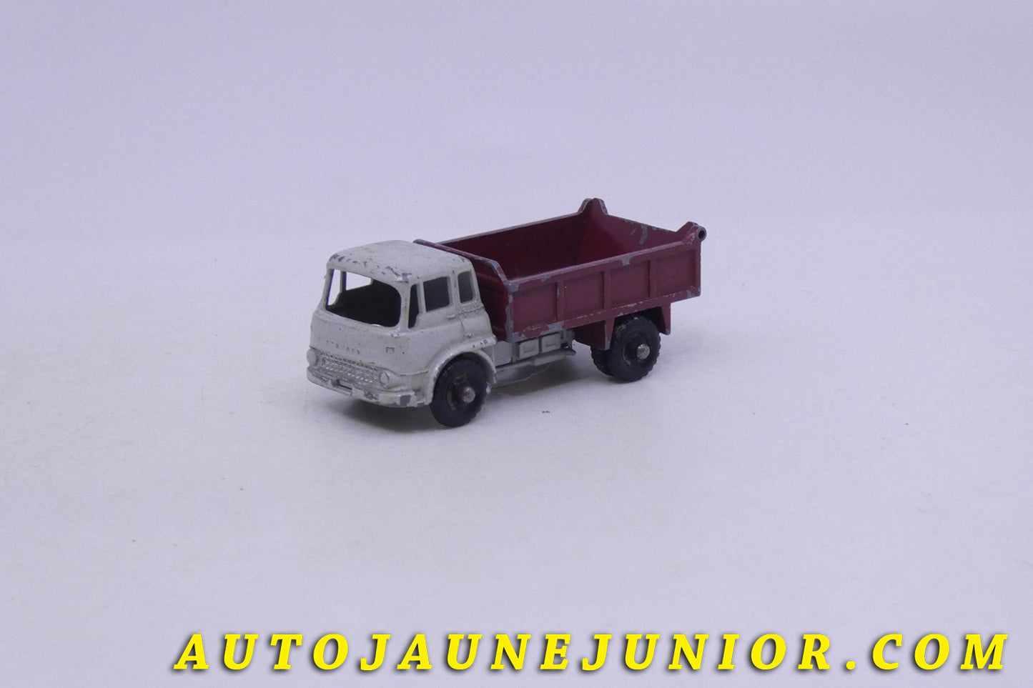 Le Matchbox Bedford TK benne basculante est en vente sur Auto Jaune Junior ! Découvrez nos collections de diecast Dinky-Toys, Corgi, Corgi-Toys, Solido, Norev… AutoJaune Junior ; Retrouvez AutoJauneJunior au magasin AutoJaune Paris, ouvert en 1984 par Vincent Espinasse. 