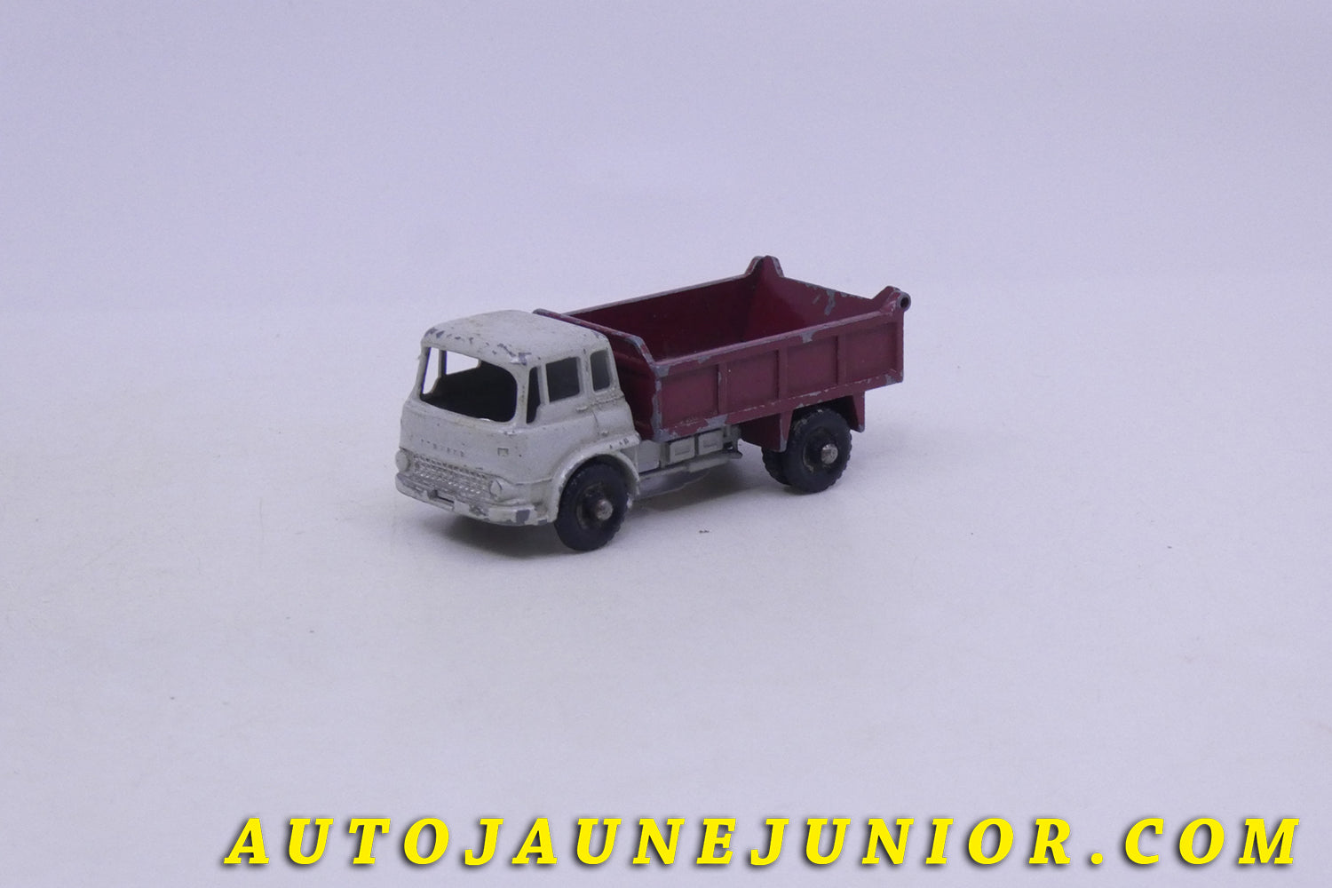 Le Matchbox Bedford TK benne basculante est en vente sur Auto Jaune Junior ! Découvrez nos collections de diecast Dinky-Toys, Corgi, Corgi-Toys, Solido, Norev… AutoJaune Junior ; Retrouvez AutoJauneJunior au magasin AutoJaune Paris, ouvert en 1984 par Vincent Espinasse. 