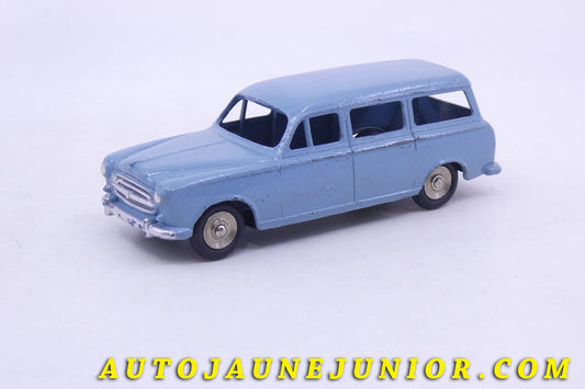 Le Dinky Toys Peugeot 403 Familale (jantes concaves !) est en vente sur Auto Jaune Junior ! Découvrez nos collections de diecast Dinky-Toys, Corgi, Corgi-Toys, Solido, Norev… AutoJaune Junior ; Retrouvez AutoJauneJunior au magasin AutoJaune Paris, ouvert en 1984 par Vincent Espinasse. 
