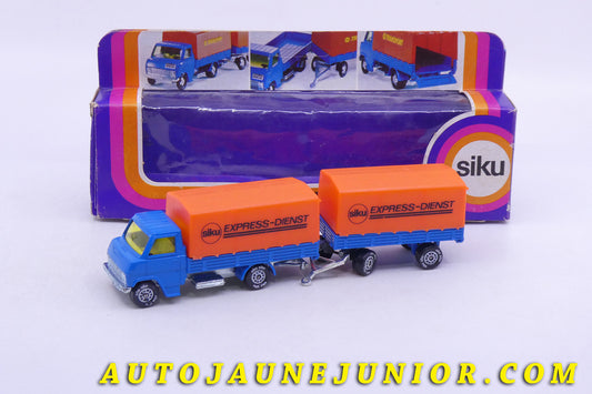 Le Siku Hanomag Camion ridelles bâché et remorque "Siku Express" est en vente sur Auto Jaune Junior ! Découvrez nos collections de diecast Dinky-Toys, Corgi, Corgi-Toys, Solido, Norev… AutoJaune Junior ; Retrouvez AutoJauneJunior au magasin AutoJaune Paris, ouvert en 1984 par Vincent Espinasse. 
