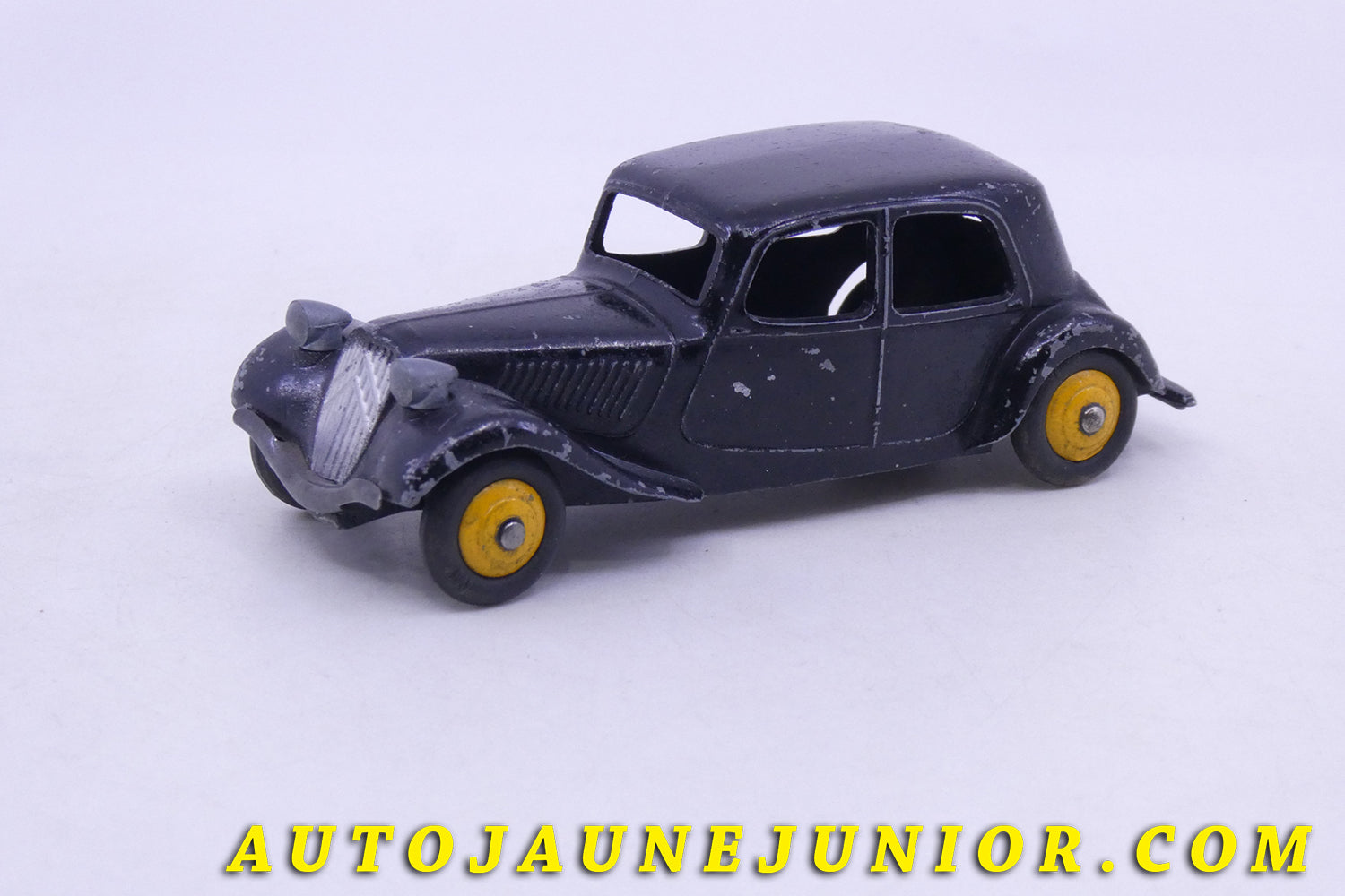 Le Dinky Toys Citroën 11BL traction avant est en vente sur Auto Jaune Junior ! Découvrez nos collections de diecast Dinky-Toys, Corgi, Corgi-Toys, Solido, Norev… AutoJaune Junior ; Retrouvez AutoJauneJunior au magasin AutoJaune Paris, ouvert en 1984 par Vincent Espinasse. 