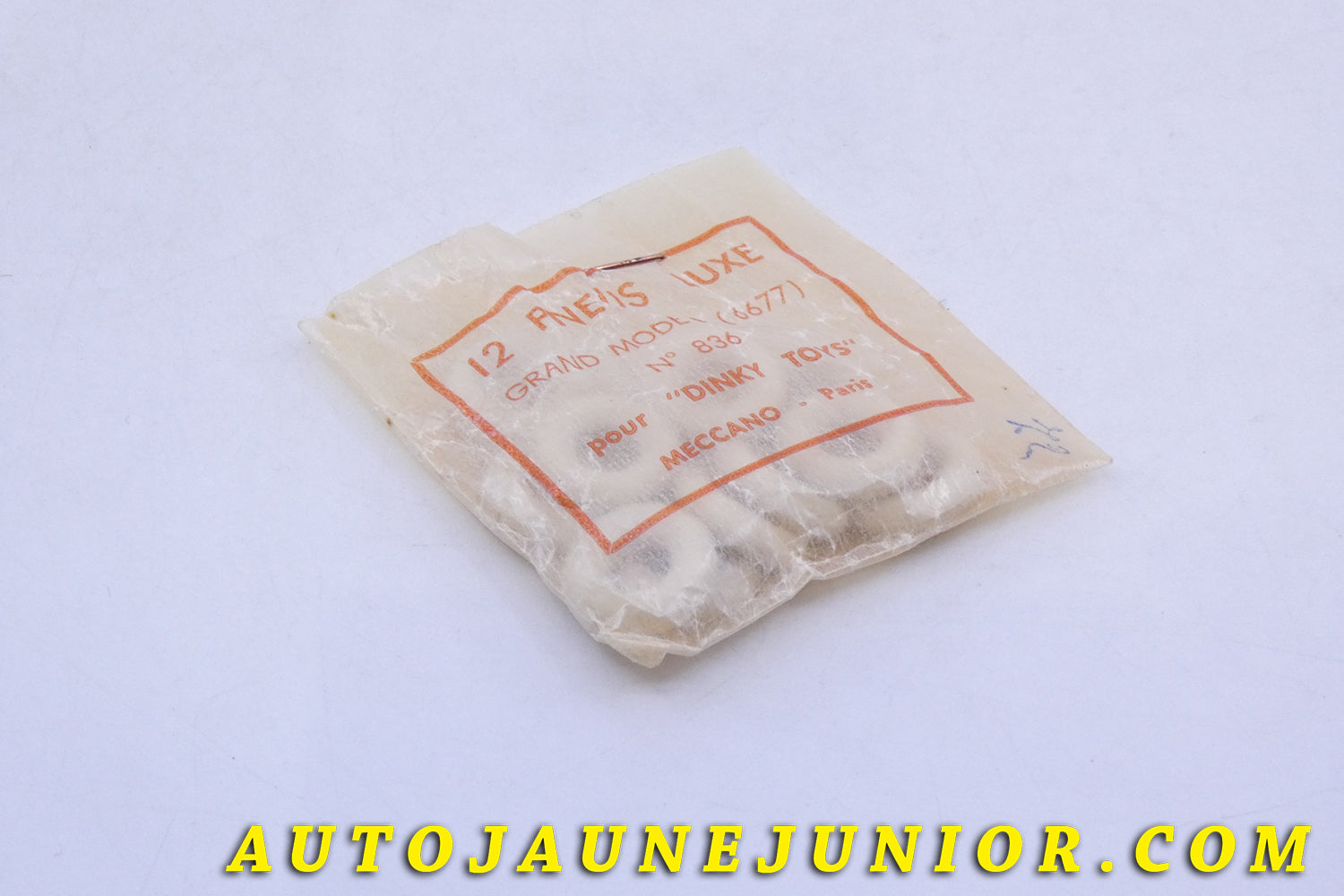 Le Dinky Toys Objet Sachet 12 pneus Luxe - Grand modèle 6677 est en vente sur Auto Jaune Junior ! Découvrez nos collections de diecast Dinky-Toys, Corgi, Corgi-Toys, Solido, Norev… AutoJaune Junior ; Retrouvez AutoJauneJunior au magasin AutoJaune Paris, ouvert en 1984 par Vincent Espinasse. 