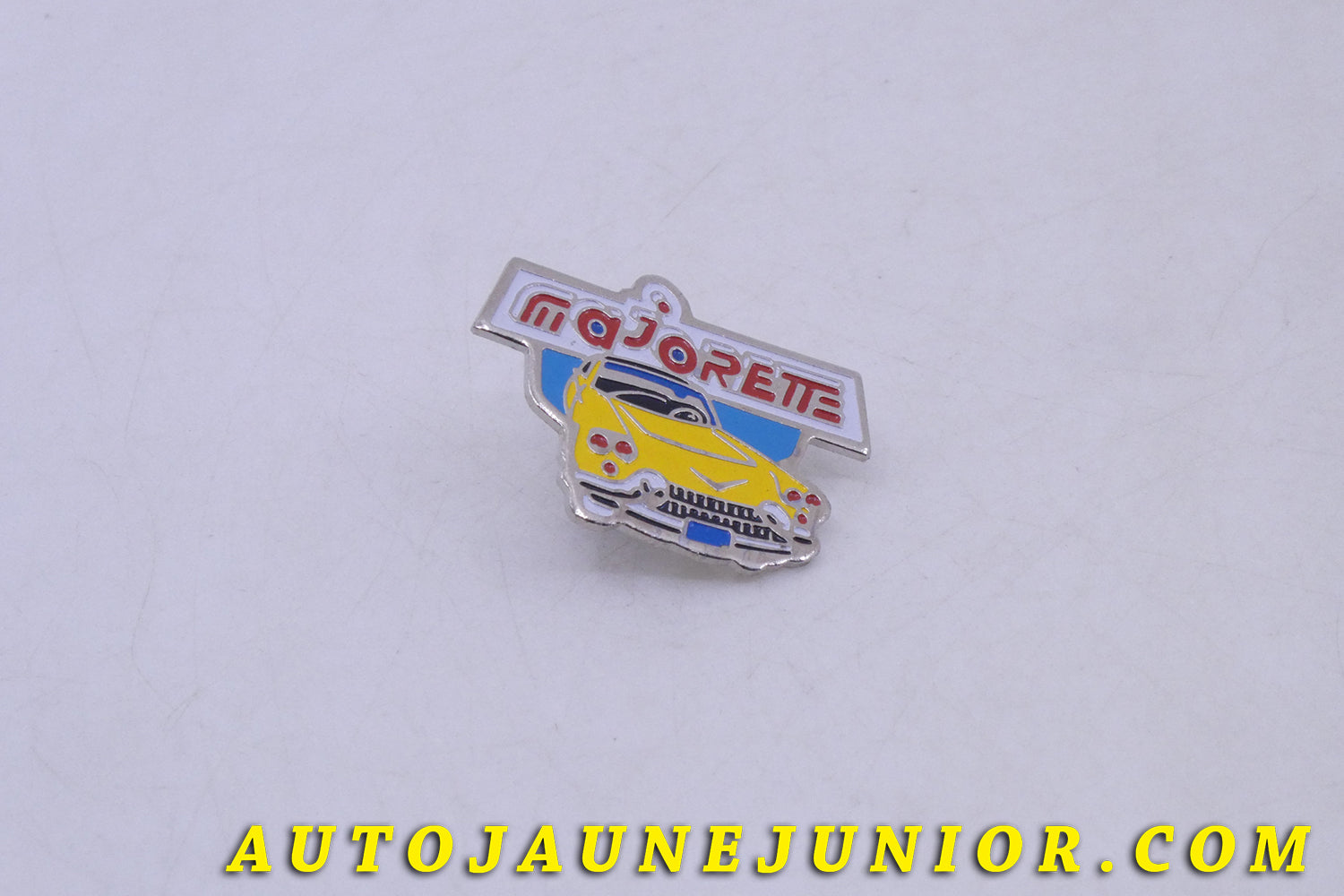 Le Majorette Pin's PIN'S Majorette est en vente sur Auto Jaune Junior ! Découvrez nos collections de diecast Dinky-Toys, Corgi, Corgi-Toys, Solido, Norev… AutoJaune Junior ; Retrouvez AutoJauneJunior au magasin AutoJaune Paris, ouvert en 1984 par Vincent Espinasse. 