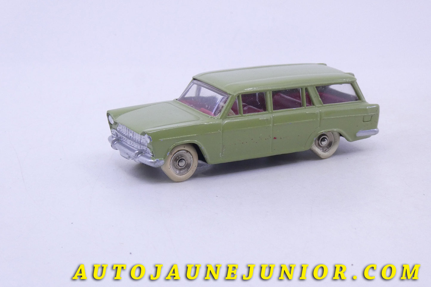 Le Dinky Toys Fiat 1800 Break Afrique du Sud  est en vente sur Auto Jaune Junior ! Découvrez nos collections de diecast Dinky-Toys, Corgi, Corgi-Toys, Solido, Norev… AutoJaune Junior ; Retrouvez AutoJauneJunior au magasin AutoJaune Paris, ouvert en 1984 par Vincent Espinasse. 