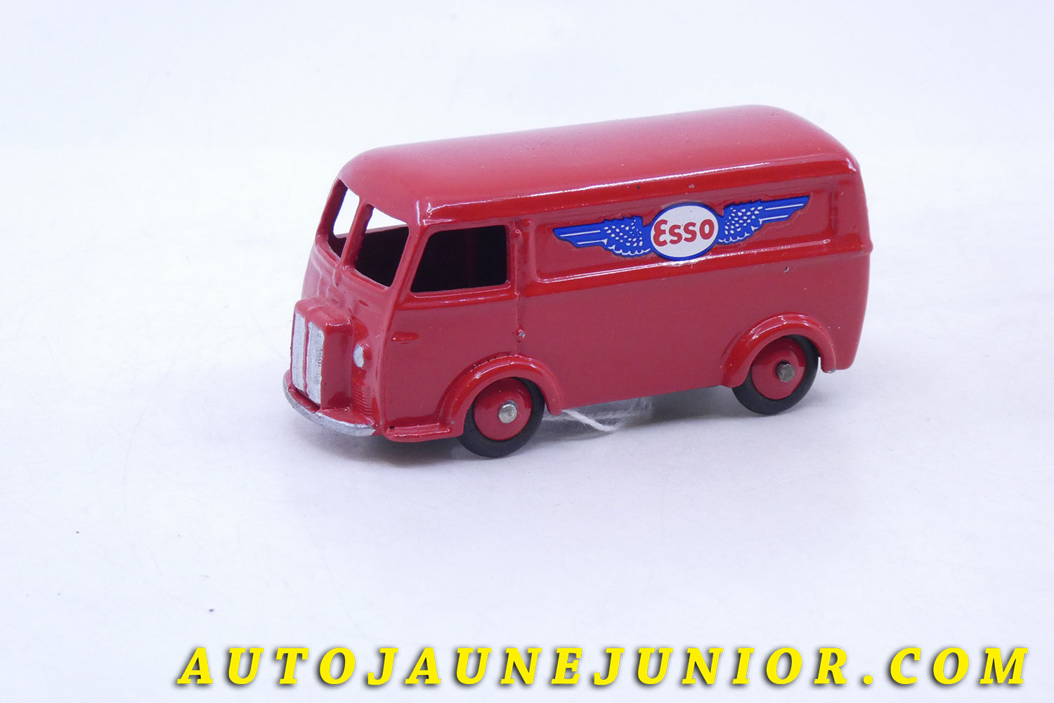 Le Dinky Toys Citroën D3A Esso est en vente sur Auto Jaune Junior ! Découvrez nos collections de diecast Dinky-Toys, Corgi, Corgi-Toys, Solido, Norev… AutoJaune Junior ; Retrouvez AutoJauneJunior au magasin AutoJaune Paris, ouvert en 1984 par Vincent Espinasse. 