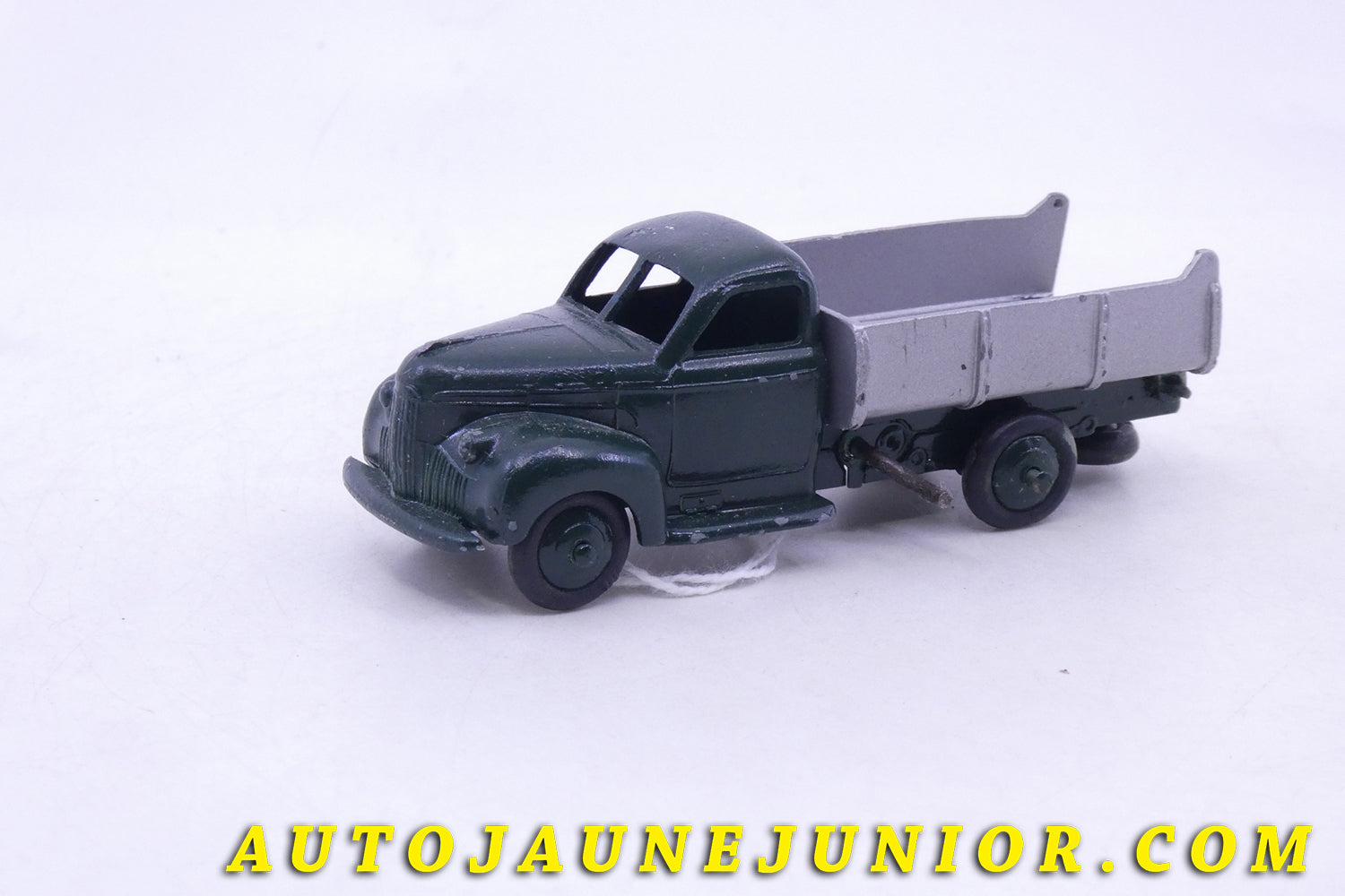Le Dinky Toys Studebaker camion benne basculante est en vente sur Auto Jaune Junior ! Découvrez nos collections de diecast Dinky-Toys, Corgi, Corgi-Toys, Solido, Norev… AutoJaune Junior ; Retrouvez AutoJauneJunior au magasin AutoJaune Paris, ouvert en 1984 par Vincent Espinasse. 