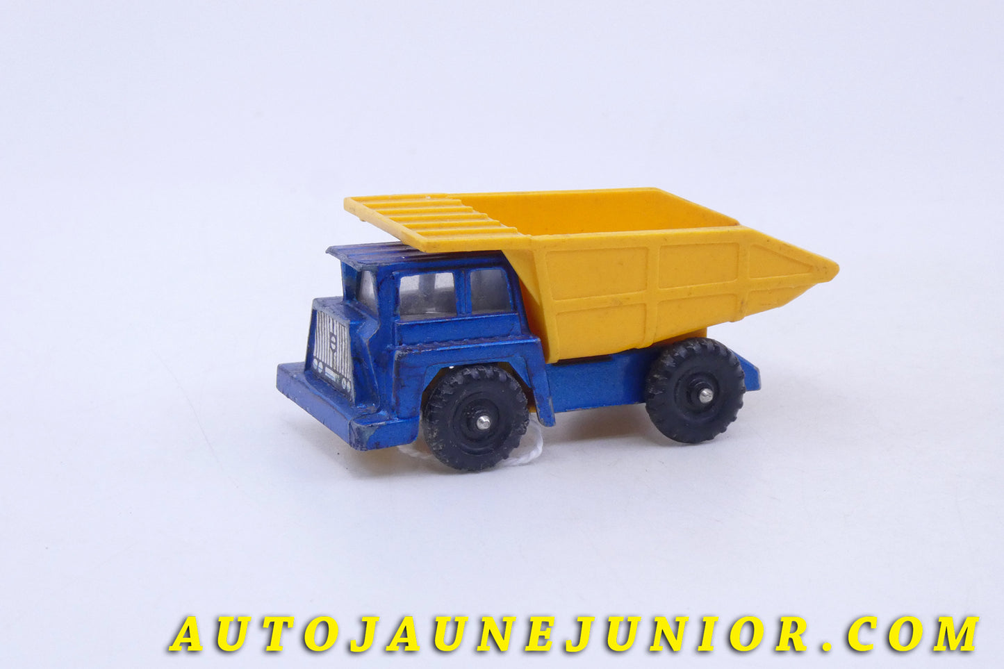 Le Corgi Toys Camion Benne est en vente sur Auto Jaune Junior ! Découvrez nos collections de diecast Dinky-Toys, Corgi, Corgi-Toys, Solido, Norev… AutoJaune Junior ; Retrouvez AutoJauneJunior au magasin AutoJaune Paris, ouvert en 1984 par Vincent Espinasse. 