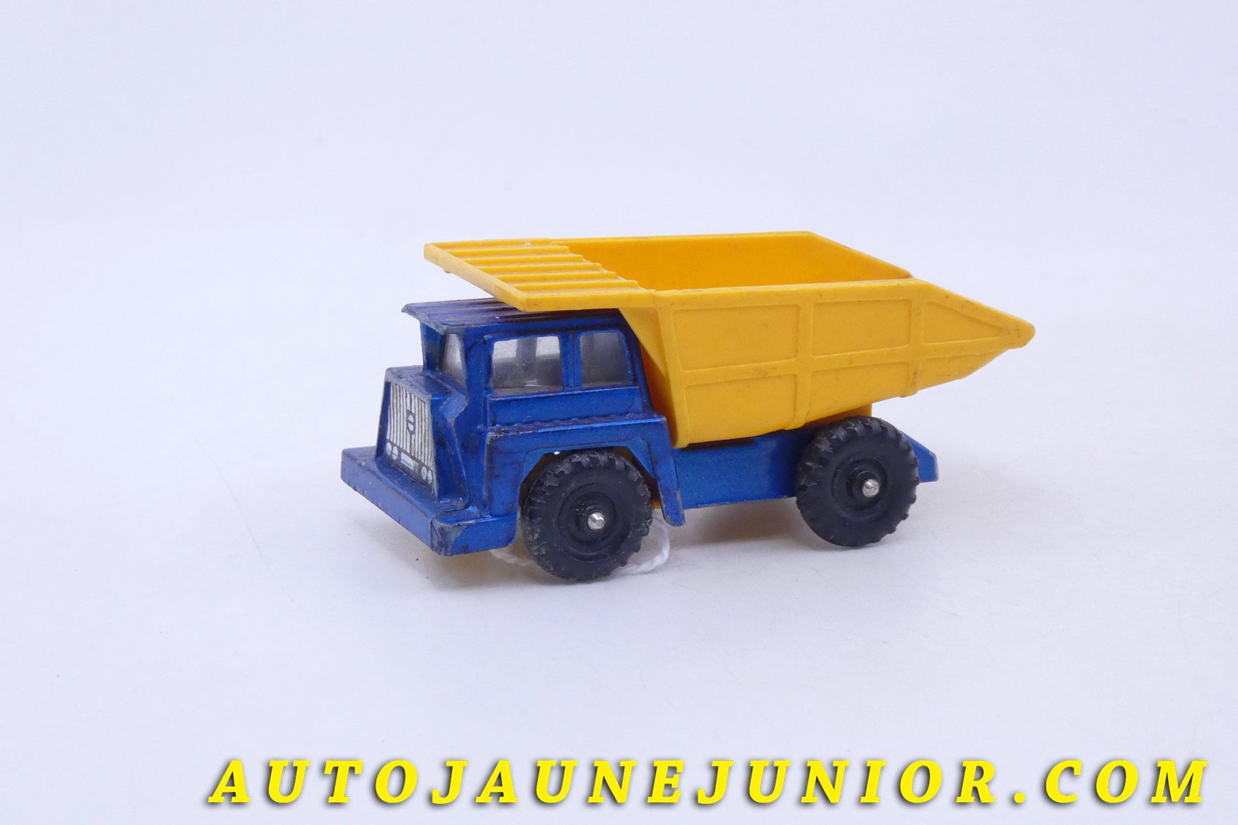 Le Corgi Toys Camion Benne est en vente sur Auto Jaune Junior ! Découvrez nos collections de diecast Dinky-Toys, Corgi, Corgi-Toys, Solido, Norev… AutoJaune Junior ; Retrouvez AutoJauneJunior au magasin AutoJaune Paris, ouvert en 1984 par Vincent Espinasse. 