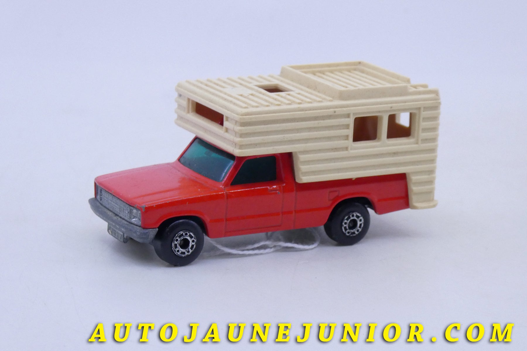 Le Matchbox Camper Caravane Pick-Up est en vente sur Auto Jaune Junior ! Découvrez nos collections de diecast Dinky-Toys, Corgi, Corgi-Toys, Solido, Norev… AutoJaune Junior ; Retrouvez AutoJauneJunior au magasin AutoJaune Paris, ouvert en 1984 par Vincent Espinasse. 