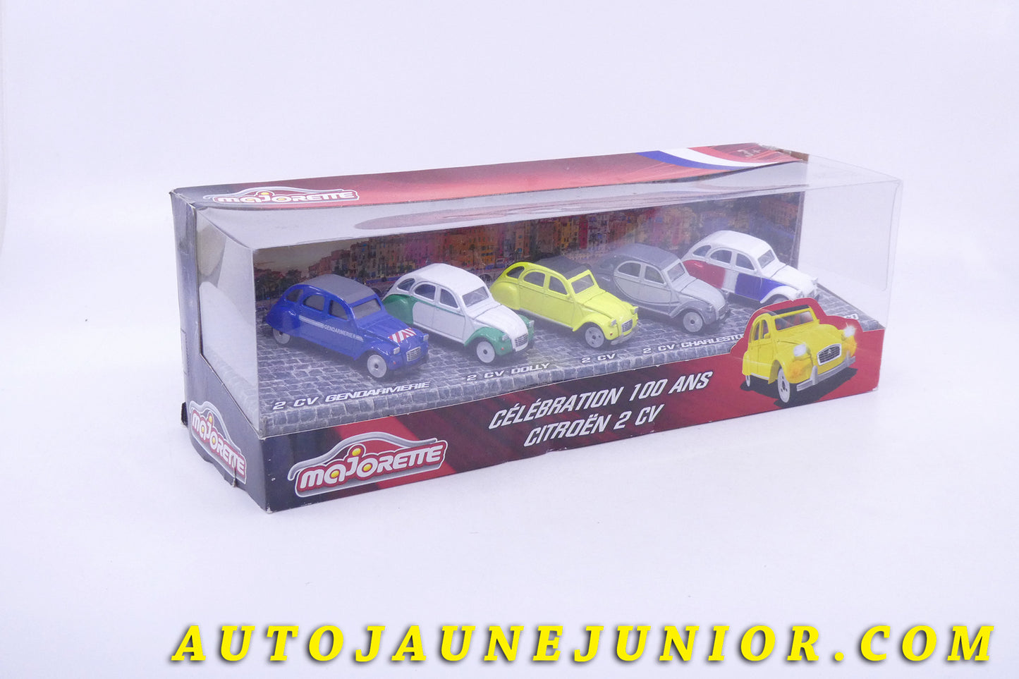 Le Majorette Citroën Coffret 2Cv Célébration 100 ans  est en vente sur Auto Jaune Junior ! Découvrez nos collections de diecast Dinky-Toys, Corgi, Corgi-Toys, Solido, Norev… AutoJaune Junior ; Retrouvez AutoJauneJunior au magasin AutoJaune Paris, ouvert en 1984 par Vincent Espinasse. 
