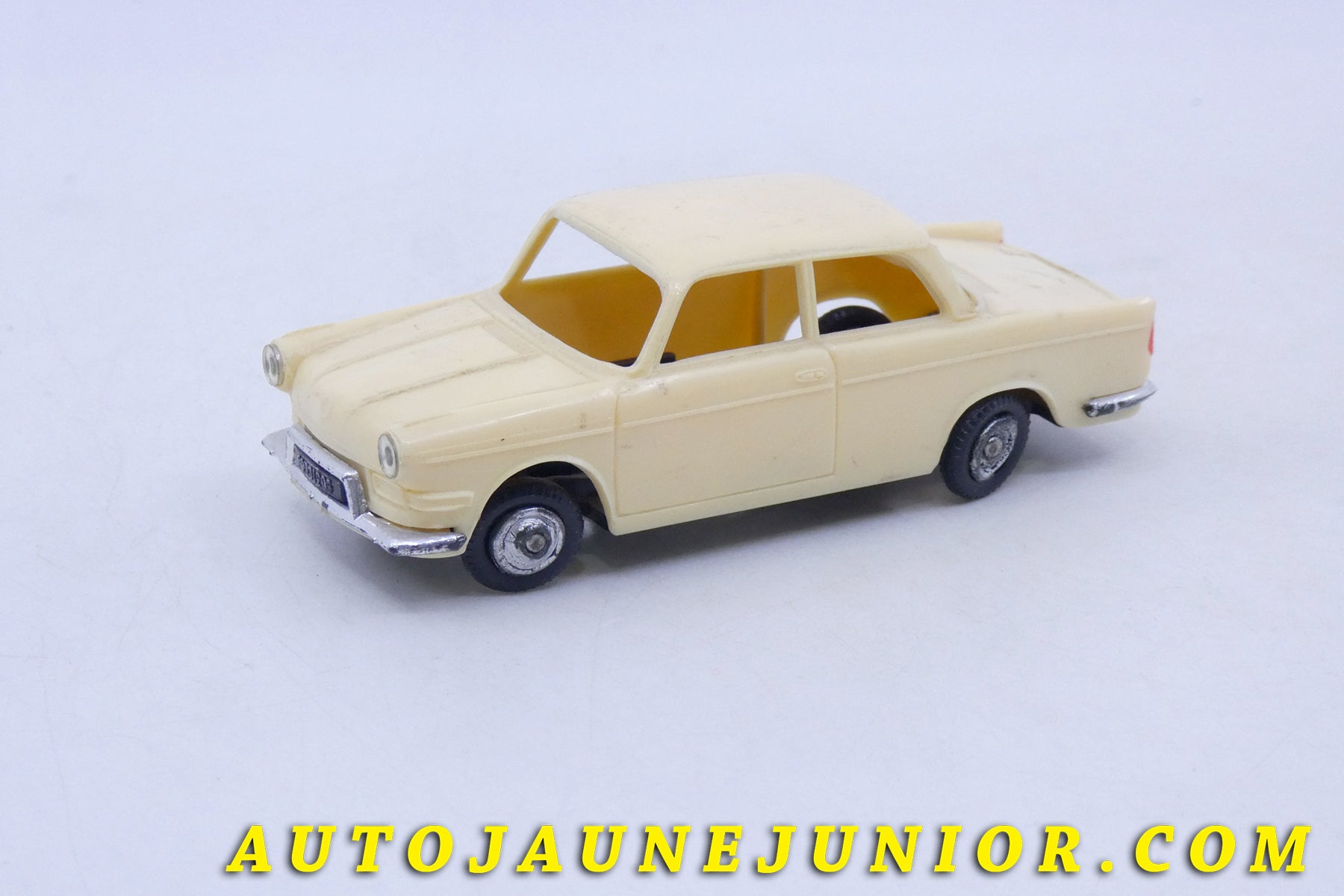 Le Norev BMW 700 LS (Série Baby) est en vente sur Auto Jaune Junior ! Découvrez nos collections de diecast Dinky-Toys, Corgi, Corgi-Toys, Solido, Norev… AutoJaune Junior ; Retrouvez AutoJauneJunior au magasin AutoJaune Paris, ouvert en 1984 par Vincent Espinasse. 