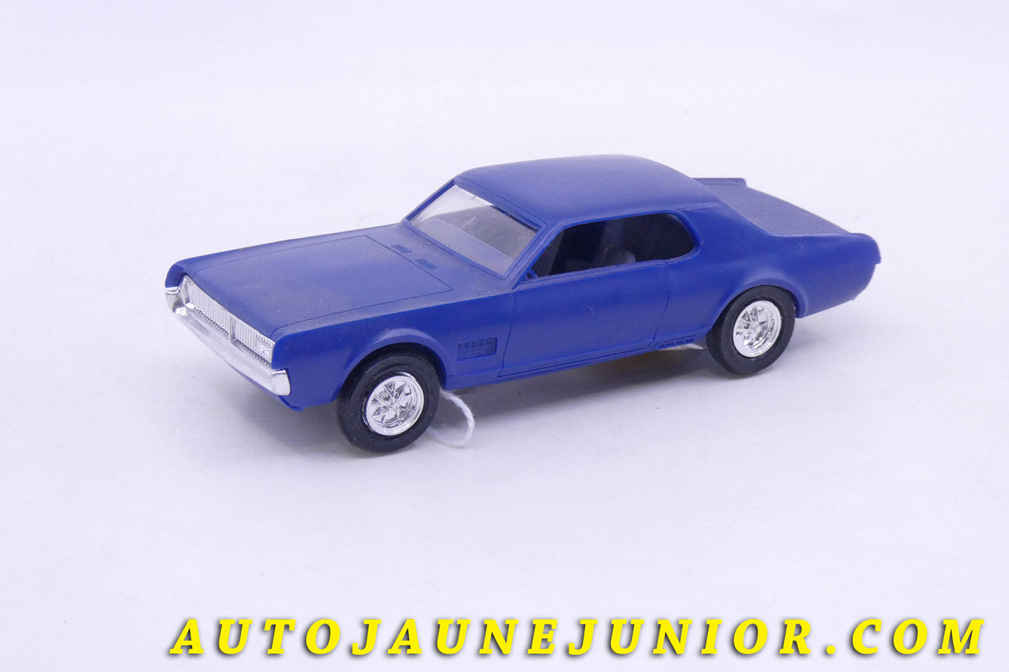 Le Maquette US Ford Mercury Cougar est en vente sur Auto Jaune Junior ! Découvrez nos collections de diecast Dinky-Toys, Corgi, Corgi-Toys, Solido, Norev… AutoJaune Junior ; Retrouvez AutoJauneJunior au magasin AutoJaune Paris, ouvert en 1984 par Vincent Espinasse. 
