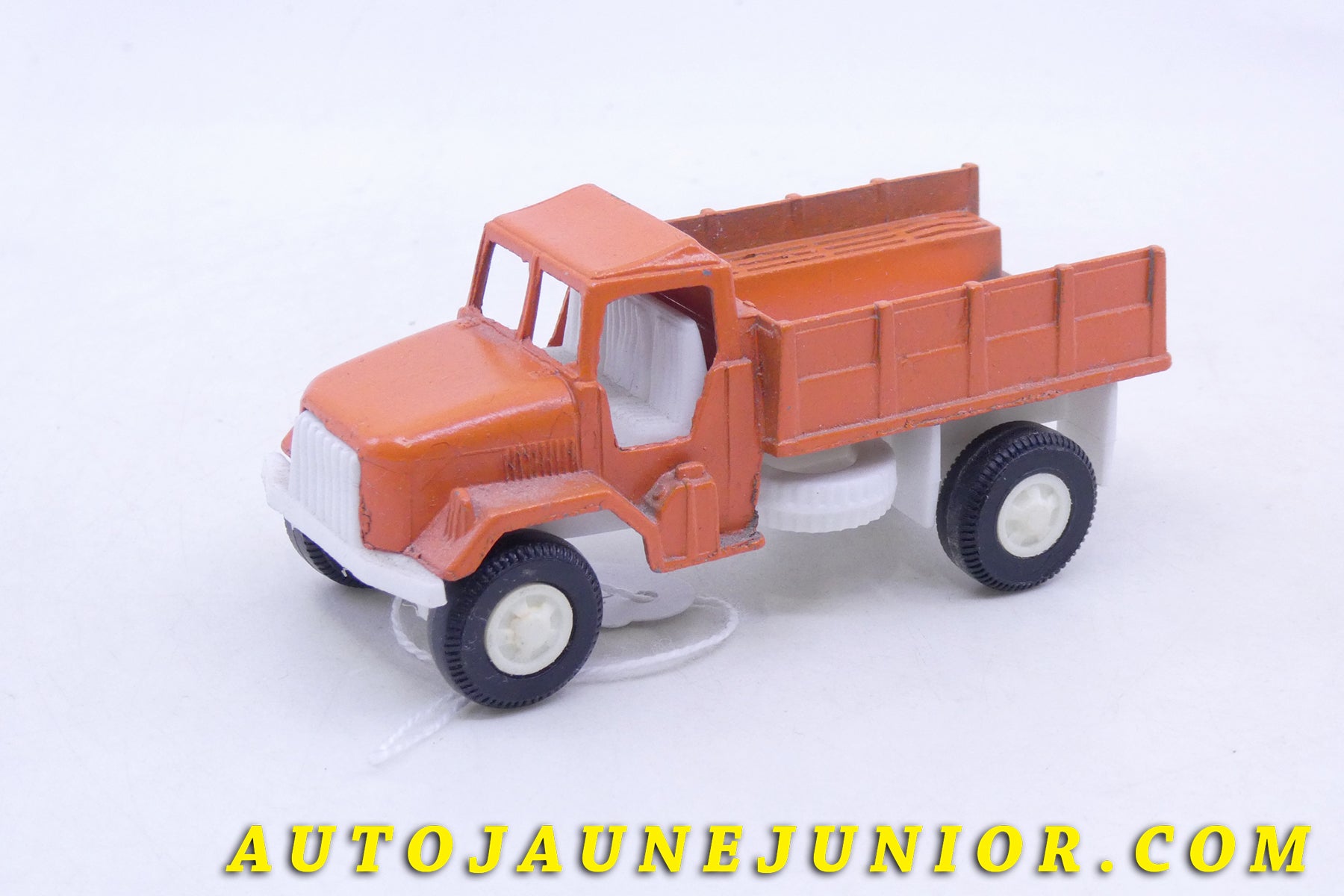 Le Tootsietoys GMC Camion Ridelles est en vente sur Auto Jaune Junior ! Découvrez nos collections de diecast Dinky-Toys, Corgi, Corgi-Toys, Solido, Norev… Retrouvez AutoJauneJunior au magasin AutoJaune Paris, ouvert en 1984 par Vincent Espinasse. 