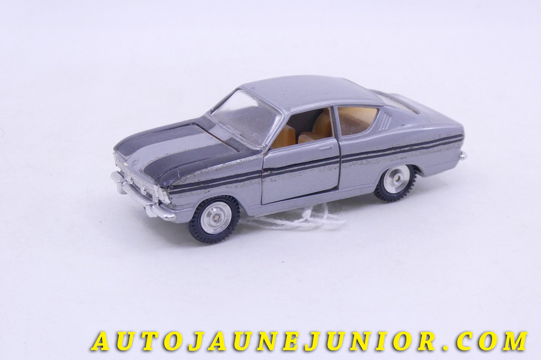 Le Gama Opel Kadett fastback est en vente sur Auto Jaune Junior ! Découvrez nos collections de diecast Dinky-Toys, Corgi, Corgi-Toys, Solido, Norev… AutoJaune Junior ; Retrouvez AutoJauneJunior au magasin AutoJaune Paris, ouvert en 1984 par Vincent Espinasse. 