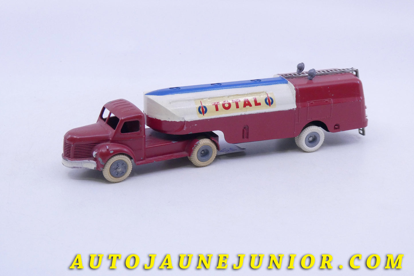 Le JRD Berliet TLR semi citerne Total est en vente sur Auto Jaune Junior ! Découvrez nos collections de diecast Dinky-Toys, Corgi, Corgi-Toys, Solido, Norev… AutoJaune Junior ; Retrouvez AutoJauneJunior au magasin AutoJaune Paris, ouvert en 1984 par Vincent Espinasse. 