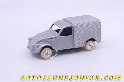 Le JRD Citroën 2cv'61 camionnette est en vente sur Auto Jaune Junior ! Découvrez nos collections de diecast Dinky-Toys, Corgi, Corgi-Toys, Solido, Norev… AutoJaune Junior ; Retrouvez AutoJauneJunior au magasin AutoJaune Paris, ouvert en 1984 par Vincent Espinasse. 