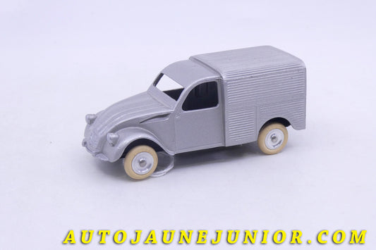 Le JRD Citroën 2cv'61 camionnette est en vente sur Auto Jaune Junior ! Découvrez nos collections de diecast Dinky-Toys, Corgi, Corgi-Toys, Solido, Norev… AutoJaune Junior ; Retrouvez AutoJauneJunior au magasin AutoJaune Paris, ouvert en 1984 par Vincent Espinasse. 