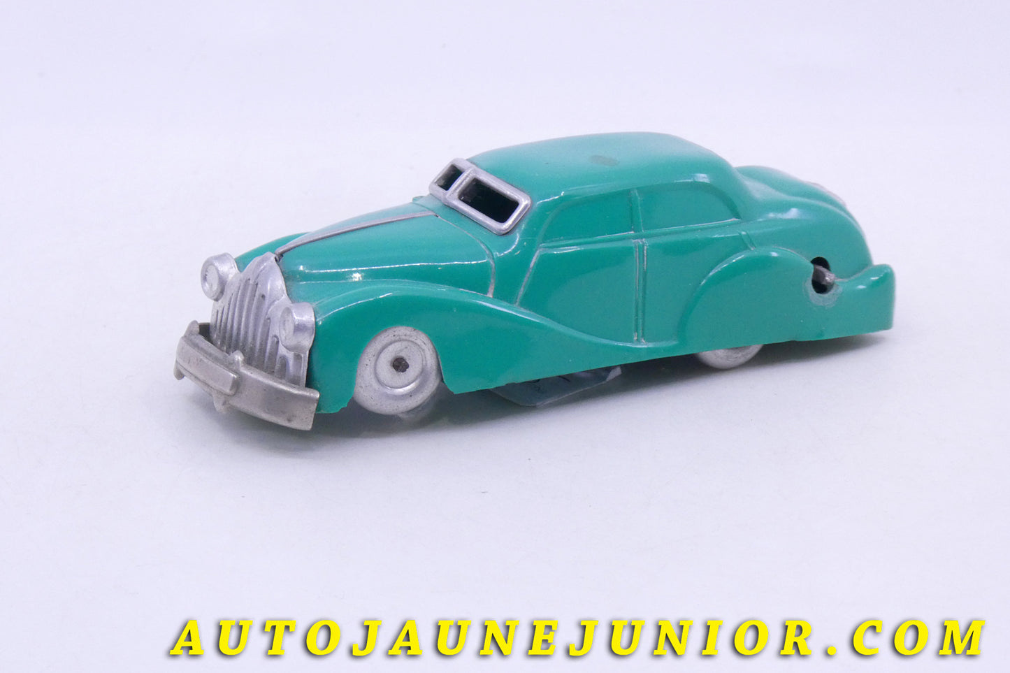 Le Gégé Auto Berlineà moteur à clée est en vente sur Auto Jaune Junior ! Découvrez nos collections de diecast Dinky-Toys, Corgi, Corgi-Toys, Solido, Norev… AutoJaune Junior ; Retrouvez AutoJauneJunior au magasin AutoJaune Paris, ouvert en 1984 par Vincent Espinasse. 