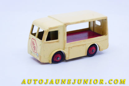 Le #3418 - Dinky Toys - Walker - Camionette Electrique  NCB est en vente sur Auto Jaune Junior ! Découvrez nos collections de diecast Dinky-Toys, Corgi, Corgi-Toys, Solido, Norev… Découvrez notre magasin physique , AutoJaune Paris, ouvert en 1984 par Vincent Espinasse. 41 rue Cavendish, 75019 Paris. Tel : 01 42 40 61 23. Ouvert les mardi et vendredi de 13h à 19h. 