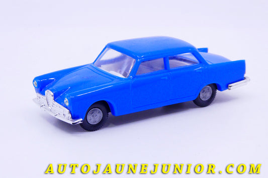 Le #3419 - Politoys - Alfa Roméo  - 2000 Berline est en vente sur Auto Jaune Junior ! Découvrez nos collections de diecast Dinky-Toys, Corgi, Corgi-Toys, Solido, Norev… Découvrez notre magasin physique , AutoJaune Paris, ouvert en 1984 par Vincent Espinasse. 41 rue Cavendish, 75019 Paris. Tel : 01 42 40 61 23. Ouvert les mardi et vendredi de 13h à 19h. 