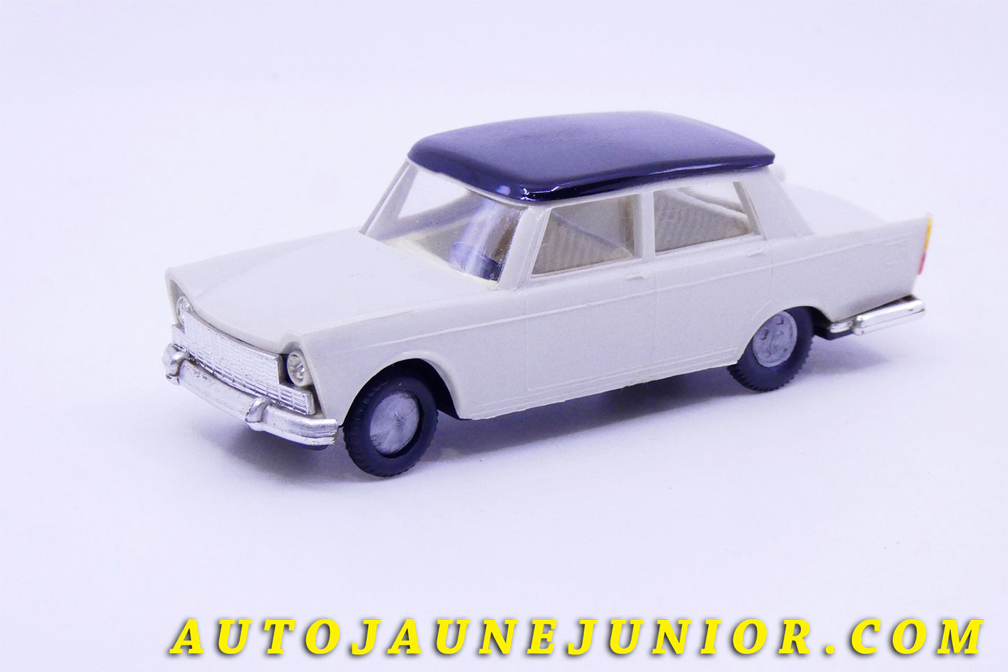 Le #3420 - Politoys - Fiat - 1800 Berline est en vente sur Auto Jaune Junior ! Découvrez nos collections de diecast Dinky-Toys, Corgi, Corgi-Toys, Solido, Norev… Découvrez notre magasin physique , AutoJaune Paris, ouvert en 1984 par Vincent Espinasse. 41 rue Cavendish, 75019 Paris. Tel : 01 42 40 61 23. Ouvert les mardi et vendredi de 13h à 19h. 