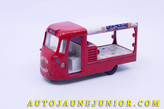 Le #3422 - Spot-On - Walker -  Camionnette électrique "United Dairies" est en vente sur Auto Jaune Junior ! Découvrez nos collections de diecast Dinky-Toys, Corgi, Corgi-Toys, Solido, Norev… Découvrez notre magasin physique , AutoJaune Paris, ouvert en 1984 par Vincent Espinasse. 41 rue Cavendish, 75019 Paris. Tel : 01 42 40 61 23. Ouvert les mardi et vendredi de 13h à 19h. 