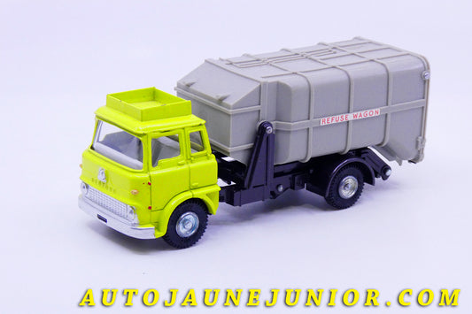 Le #3436 - Dinky Toys - Bedford - TK Benne à ordures est en vente sur Auto Jaune Junior ! Découvrez nos collections de diecast Dinky-Toys, Corgi, Corgi-Toys, Solido, Norev… Découvrez notre magasin physique , AutoJaune Paris, ouvert en 1984 par Vincent Espinasse. 41 rue Cavendish, 75019 Paris. Tel : 01 42 40 61 23. Ouvert les mardi et vendredi de 13h à 19h. 