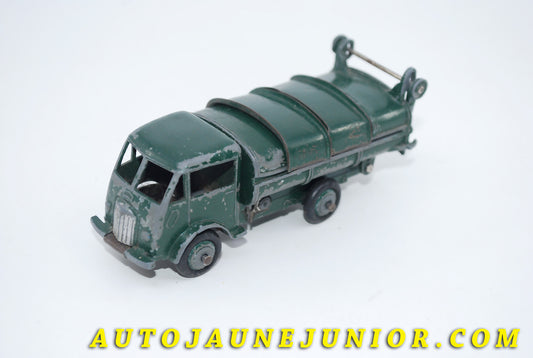 Le #3444 - Dinky Toys - Ford - Camion benne à ordure type 01 est en vente sur Auto Jaune Junior ! Découvrez nos collections de diecast Dinky-Toys, Corgi, Corgi-Toys, Solido, Norev… Découvrez notre magasin physique , AutoJaune Paris, ouvert en 1984 par Vincent Espinasse. 41 rue Cavendish, 75019 Paris. Tel : 01 42 40 61 23. Ouvert les mardi et vendredi de 13h à 19h. 