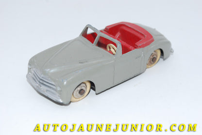 Le #3446 - Dinky Toys - Simca - 8 Sport Type 1b ( Pare brise fin E jantes chromée) est en vente sur Auto Jaune Junior ! Découvrez nos collections de diecast Dinky-Toys, Corgi, Corgi-Toys, Solido, Norev… Découvrez notre magasin physique , AutoJaune Paris, ouvert en 1984 par Vincent Espinasse. 41 rue Cavendish, 75019 Paris. Tel : 01 42 40 61 23. Ouvert les mardi et vendredi de 13h à 19h. 