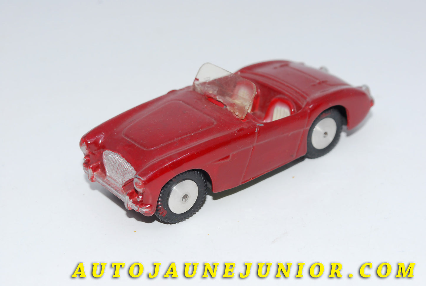 Le #3451 - Corgi Toys - Austin Healey - 100 Cabriolet est en vente sur Auto Jaune Junior ! Découvrez nos collections de diecast Dinky-Toys, Corgi, Corgi-Toys, Solido, Norev… Découvrez notre magasin physique , AutoJaune Paris, ouvert en 1984 par Vincent Espinasse. 41 rue Cavendish, 75019 Paris. Tel : 01 42 40 61 23. Ouvert les mardi et vendredi de 13h à 19h. 
