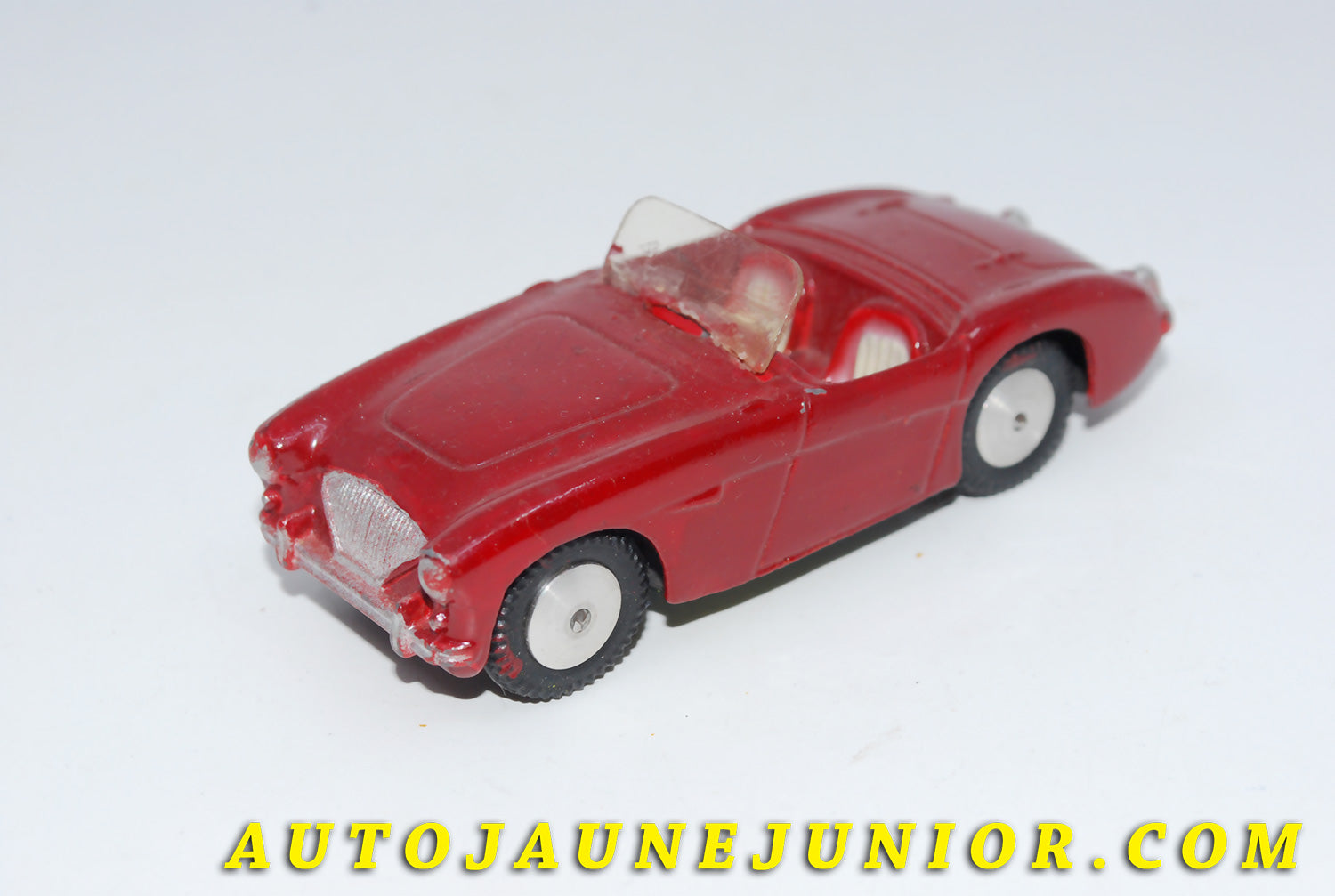 Le #3451 - Corgi Toys - Austin Healey - 100 Cabriolet est en vente sur Auto Jaune Junior ! Découvrez nos collections de diecast Dinky-Toys, Corgi, Corgi-Toys, Solido, Norev… Découvrez notre magasin physique , AutoJaune Paris, ouvert en 1984 par Vincent Espinasse. 41 rue Cavendish, 75019 Paris. Tel : 01 42 40 61 23. Ouvert les mardi et vendredi de 13h à 19h. 