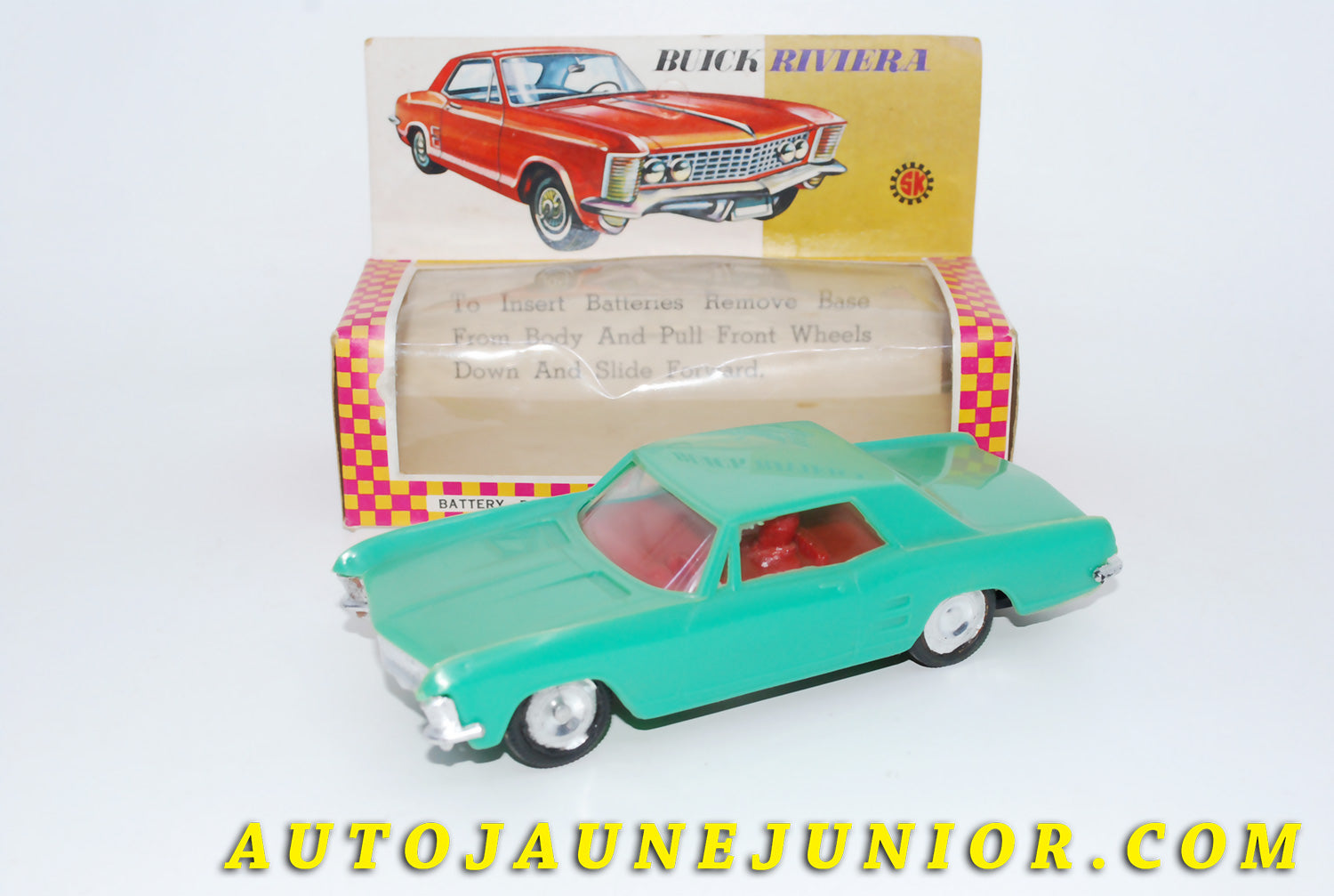 Le #3457 - SK Hong Kong - Buick - Riviera (à piles) est en vente sur Auto Jaune Junior ! Découvrez nos collections de diecast Dinky-Toys, Corgi, Corgi-Toys, Solido, Norev… Découvrez notre magasin physique , AutoJaune Paris, ouvert en 1984 par Vincent Espinasse. 41 rue Cavendish, 75019 Paris. Tel : 01 42 40 61 23. Ouvert les mardi et vendredi de 13h à 19h. 