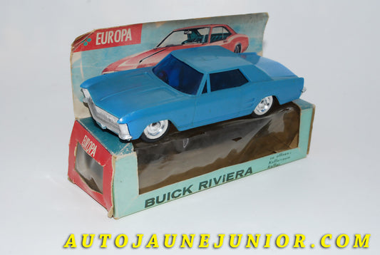 Le #3472 - Lucky Toys / Europa - Buick - Riviera Coupé (à friction) - Pour export en Allemagne est en vente sur Auto Jaune Junior ! Découvrez nos collections de diecast Dinky-Toys, Corgi, Corgi-Toys, Solido, Norev… Découvrez notre magasin physique , AutoJaune Paris, ouvert en 1984 par Vincent Espinasse. 41 rue Cavendish, 75019 Paris. Tel : 01 42 40 61 23. Ouvert les mardi et vendredi de 13h à 19h. 