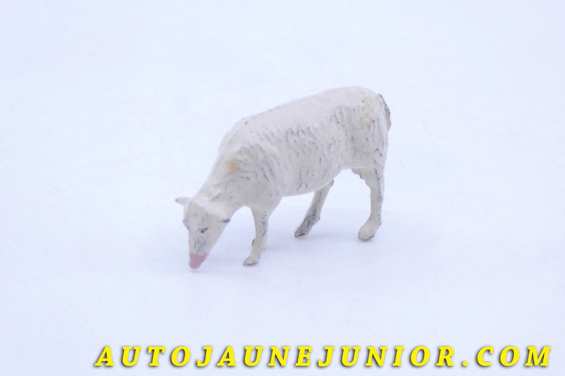 Le #3600 - PH (France) - Animal - Agneau est en vente sur Auto Jaune Junior ! Découvrez nos collections de diecast Dinky-Toys, Corgi, Corgi-Toys, Solido, Norev… Découvrez notre magasin physique , AutoJaune Paris, ouvert en 1984 par Vincent Espinasse. 41 rue Cavendish, 75019 Paris. Tel : 01 42 40 61 23. Ouvert les mardi et vendredi de 13h à 19h. 