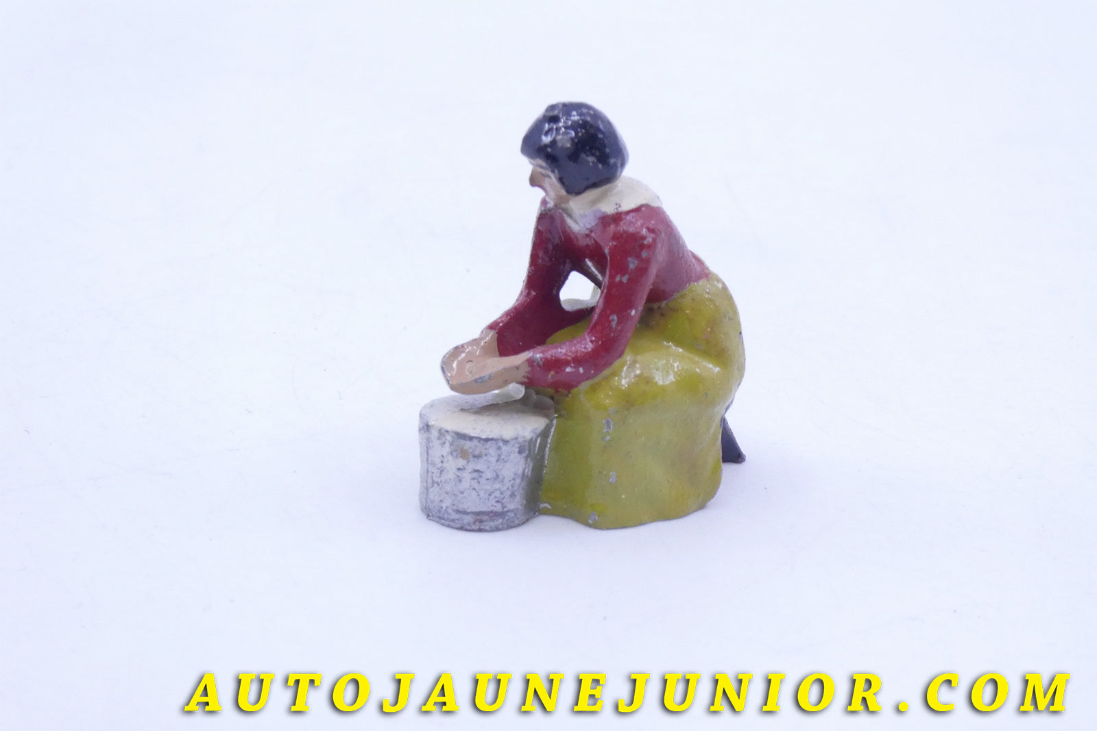 Le #3613 - France (PH) - Personnage - Paysanne est en vente sur Auto Jaune Junior ! Découvrez nos collections de diecast Dinky-Toys, Corgi, Corgi-Toys, Solido, Norev… Découvrez notre magasin physique , AutoJaune Paris, ouvert en 1984 par Vincent Espinasse. 41 rue Cavendish, 75019 Paris. Tel : 01 42 40 61 23. Ouvert les mardi et vendredi de 13h à 19h. 